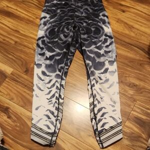 Black and White Patterned Lulu Leggings